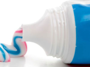 cham-soc-da-mat-bang-kem-danh-rang